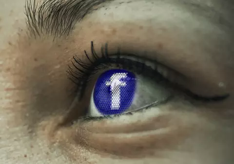 Facebook, dată în judecată după scandalul Cambridge Analytica