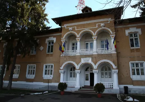 VIDEO/Fosta unitate militară în care au fost executați soții Ceaușescu va fi reamenajată. Un mall se va construi în apropiere