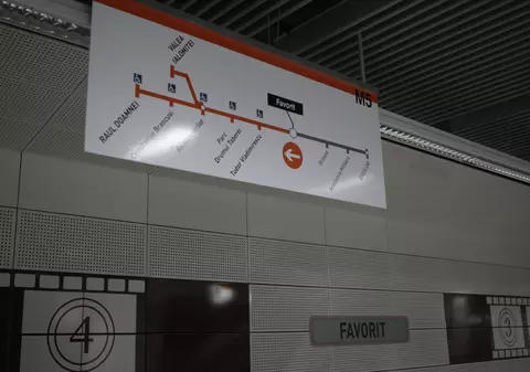 VIDEO / Stația de metrou cu pelicule cinematografice pe pereți. ”Favorit” se mută în subteran