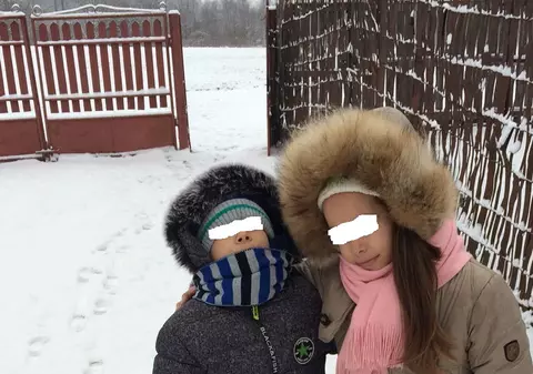 EXCLUSIV / Copiii răpiți de tatăl lor grec s-au jucat și au mâncat cu psihologul și cu asistentul social. Primul consult a arătat că frații nu au suferit traume psihice