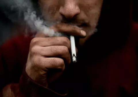 A crescut prețul țigărilor în Franța. Până în 2020 va ajunge la 10 euro pe pachet