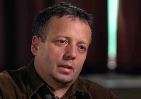 Hackerul Guccifer, eliberat condiționat. Acesta nu vrea să fie extrădat în SUA