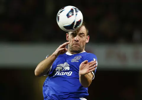 Fotbalistul irlandez Darron Gibson a petrecut noaptea în custodia Poliției. Beat fiind, recidivistul Gibson a făcut accident auto