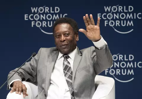 Pele are trei favoriți: Messi, Ronaldo și Neymar. ”Cum sunt un om cu trei inimi, țin cu ei”