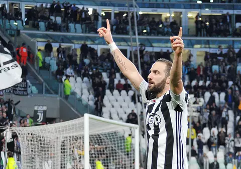 Paris Saint-Germain îl vrea pe Gonzalo Higuain