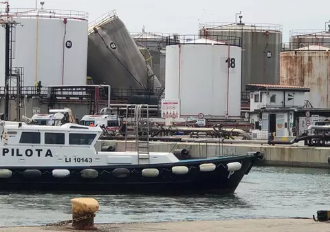 FOTO | Explozie în portul Livorno. Doi oameni au murit