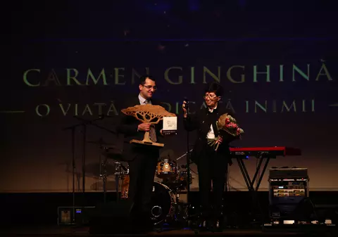 Carmen Ginghină a primit trofeul Femeia Anului 2017. ”O femeie care își iubește meseria cu patimă”