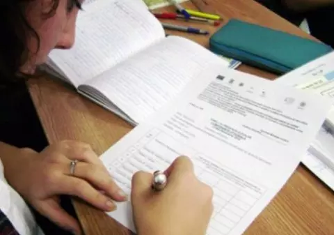 UPDATE. Persoanele fizice vor putea direcționa 3,5% din impozitul pe venit către ONG-urile sociale; Deduceri de 20% pentru microîntreprinderi