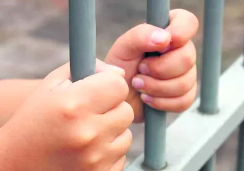 Cinci copii cu vârste între 11 și 15 ani au dat spargeri de 25.000 de lei în Brăila. Cum acționau micii infractori