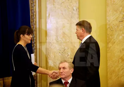 Klaus Iohannis și Laura Codruța Kovesi, citați la CNCD. Acuzații de discriminare pentru eticheta de „penali”