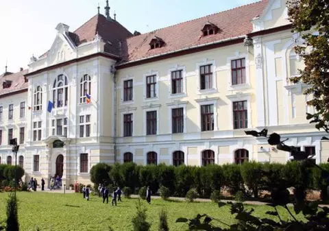 Înființarea Liceului Romano-Catolic din Târgu-Mureş este neconstituțională, a decis CCR