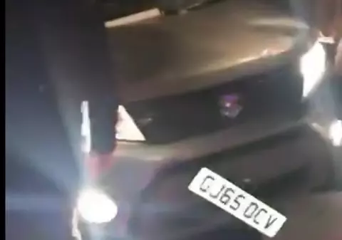 Cel puțin 13 răniți după ce o mașină a intrat în mulțimea aflată într-un club din Marea Britanie