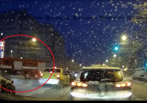 O mașină de pompieri a făcut drifturi în Iași | VIDEO