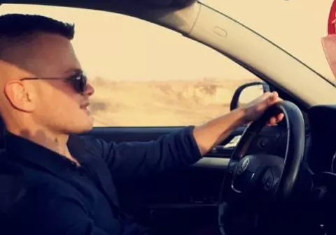 Un tânăr a murit după ce s-a certat cu iubita şi a intrat cu maşina într-un stâlp. Avertisment pe Facebook înainte de tragedie: ”Mai lăsaţi băutura“