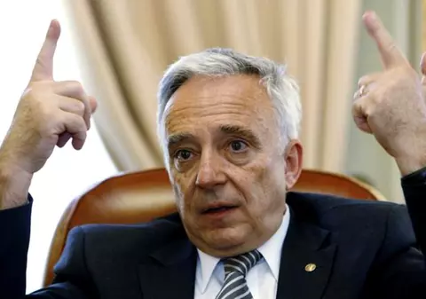 Mugur Isărescu va merge, joi, în Parlament