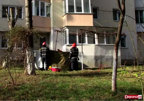 Tânărul care și-a aruncat bunica de la etajul 10 a fost internat la psihiatrie