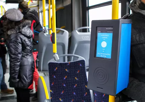 O pensionară refuză cardul gratuit de transport în Cluj din motive religioase