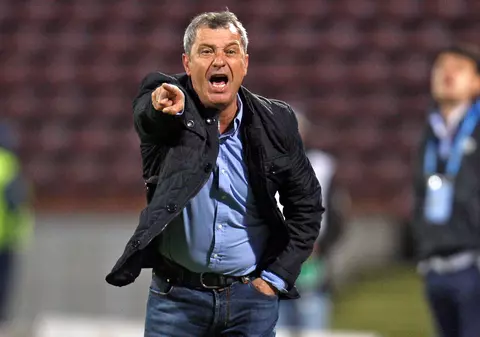 Mircea Rednic, antrenor la FCSB? Gigi Becali vrea să-l demită pe Nicolae Dică