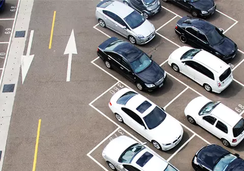 Un șofer din Oradea a uitat unde și-a parcat mașina și a alertat Poliția crezând că i s-a furat