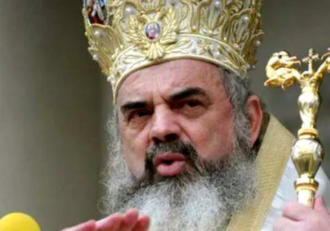 Plângere penală pe numele Patriarhului Daniel. Șeful BOR este acuzat de concepţii rasiste şi xenofobe