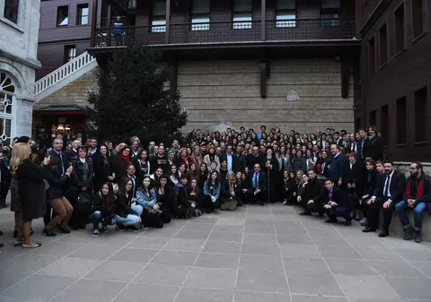 Patriarhul Ecumenic: Sunteți copiii erei Facebook și Instagram, dar deprinderile acestei epoci nu vă lasă să vă bucurați de comunicarea cu persoana celuilalt