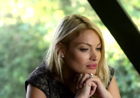 Aminitirile Valentinei Pelinel din lumea modelling-ului. „Ne înghesuiam 6-7 fotomodele într-o cameră şi scriam pe pâine“