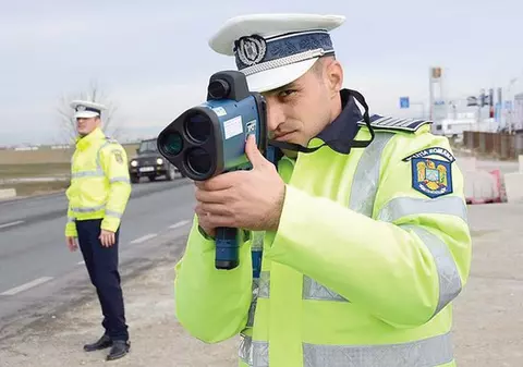 Şofer prins cu 208 km/oră pe DN 66 Vârţ. Ce sancțiune a primit