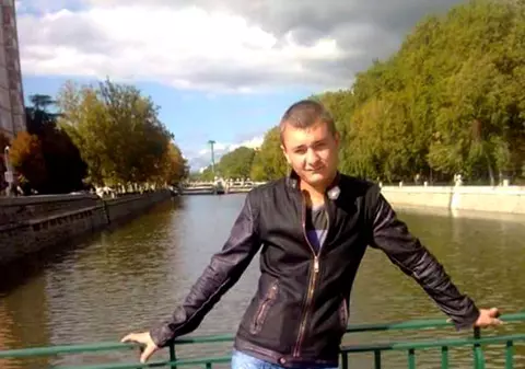 Tânărul împuşcat în cap de un poliţist la Vaslui a lăsat în urma lui o fetiță de câțiva anișori
