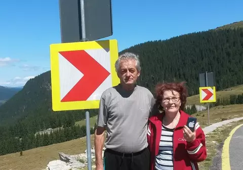 REPORTAJ/ Cei doi soți din Brăești care au ars de vii în accidentul de pe DN 10 erau învățători