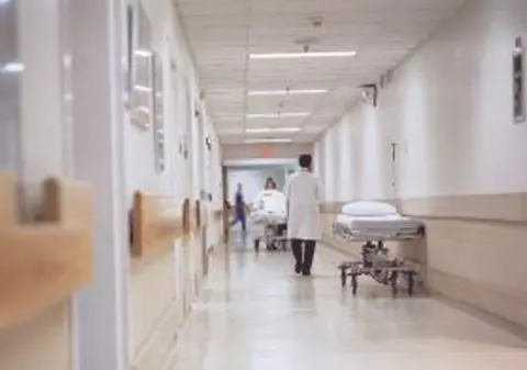 Un etaj al spitalului din Arad a fost renovat în doar 36 de ore