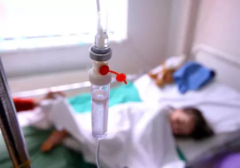 Avertismentul unei mame. Copilul ei s-a îmbolnăvit de Salmonella și a făcut meningită din cauza unei vizite la supermarket