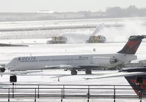Peste 2.500 de zboruri anulate în SUA din cauza furtunii de zăpadă