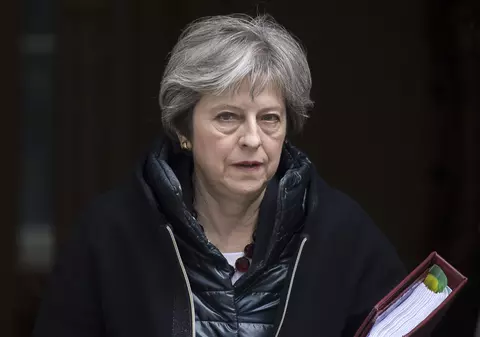 Theresa May anunță amânarea votului privind acordul pentru Brexit, invocând situația din Irlanda de Nord