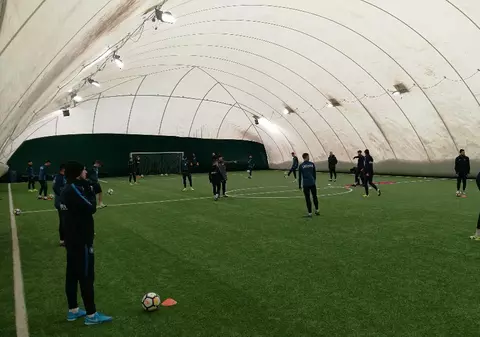 Viitorul face antrenamente în balon din cauza vremii nefavorabile. Ianis Hagi: ”În play-off mergem să ne batem!” / GALERIE FOTO&VIDEO