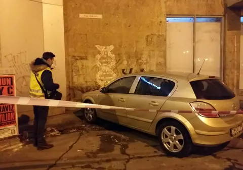 Un tânăr a căzut pe o mașină de la etajul 6 al unui bloc din Timișoara. A scăpat cu viață, dar nu-și amintește nimic