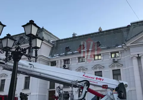 Un bărbat s-a urcat pe Teatrul Național din Iași și a amenințat că se omoară. A făcut pușcărie pentru omor și acte de terorism