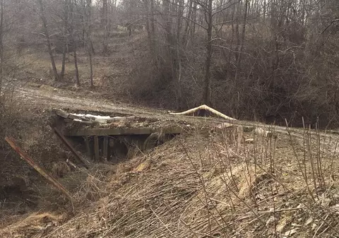 Zeci de oameni sunt izolați în localitatea Drajna din Prahova în urma unei alunecări de teren