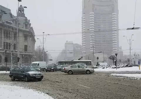 Primaria Capitalei mobilizează electricienii angajați, ca ninsoarea să nu blocheze orașul