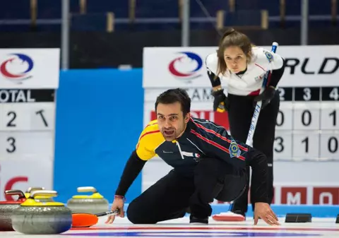 Curling în România: de la probleme financiare și antrenamente în mall-uri și la Budapesta la miezul nopții, la senatorul gheții!