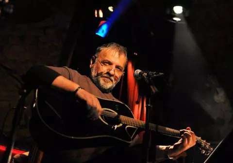 S-au strâns banii necesari pentru Adrian Berinde! Cântărețul bolnav de cancer pleacă la o clinică din Germania