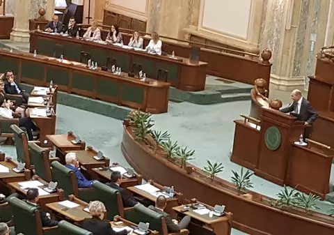 Scandal în plenul Senatului; Un PSD-ist i-a strigat lui Băsescu: ”Ai nenorocit țara!”; Ce replică a avut: Vă prezic dezastrul!