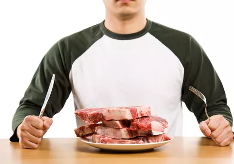 Excesul de carne dăunează sănătății. Află care sunt cauzele
