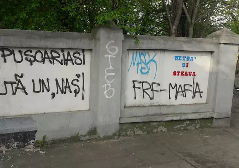 FRF = Mafia! Pereții din jurul sediului FRF sunt plini de mesaje anti-federație care datează de pe vremea lui Mircea Sandu, dar nu le-a șters nimeni! | FOTO