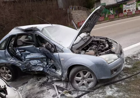 Șapte răniți într-un accident petrecut pe Valea Oltului. Printre victime sunt și cinci copii, unul în stare gravă