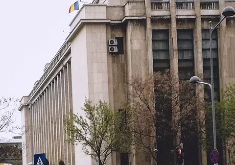 Cumnata lui Ludovic Orban a fost rănită într-un accident auto, în Piața Victoriei