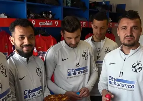Fotbaliștii de la FCSB au ciocnit ouă în cantonament. ”Paște fericit!” este mesajul băieților lui Nicolae Dică / VIDEO