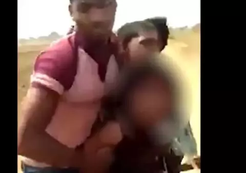 O adolescentă din India a fost agresată sexual de 8 bărbați, în mijlocul zilei (VIDEO)