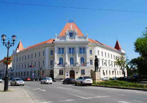 Consiliul Județean Alba a plătit 11.000 de euro pentru postări pe rețele de socializare, în cinci luni