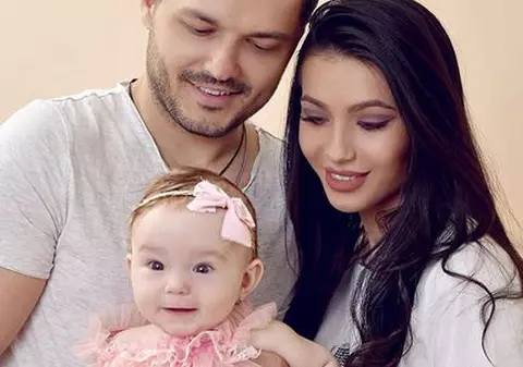 Ce ținută va purta fetița lui Liviu Vârciu la petrecerea de botez. Anda Călin le-a arătat tuturor cât de elegantă va fi Anastasia