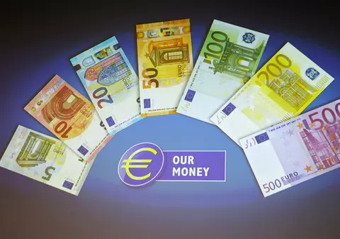 FOTO | Au fost lansate bancnotele de 0 euro, cu fața lui Karl Marx pe ele